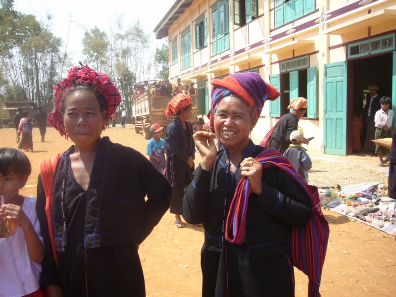Travel - Myanmar - Kalaw Shan - Monks Enter The Monastery